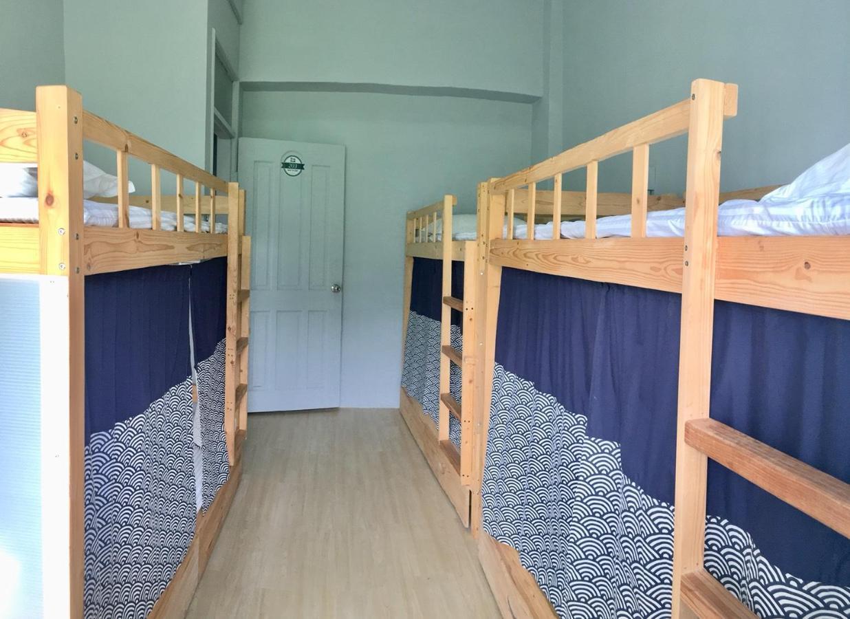 Back To Real Hostel T'ai-tung Buitenkant foto