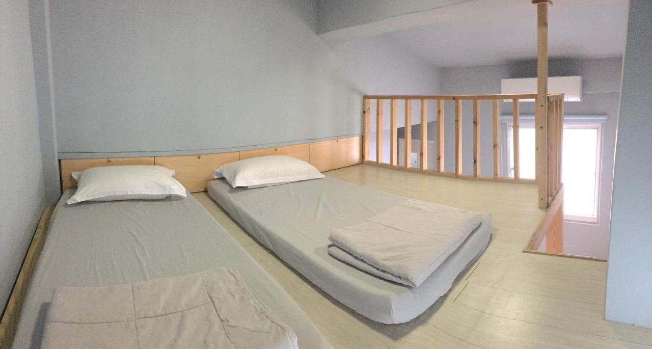 Back To Real Hostel T'ai-tung Buitenkant foto